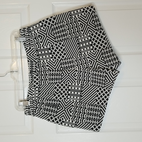 Jessica Simpson Womens Black White Printed Shorts - Picture 2 of 13
